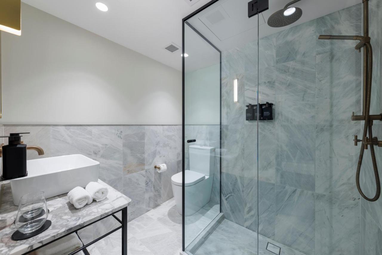 202 Elizabeth Hotel Sydney Luaran gambar A shower enclosure